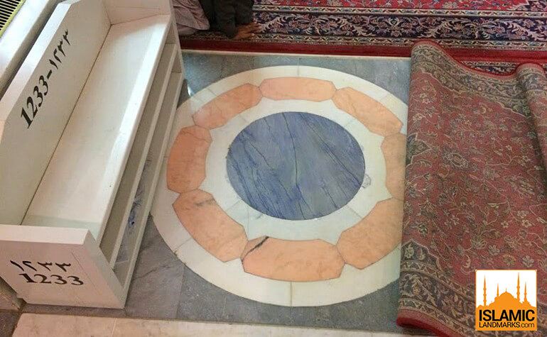 well-in-the-garden-of-abu-talha.
https://www.islamiclandmarks.com/madinah-masjid-e-nabwi/garden-of-abu-talha-ra